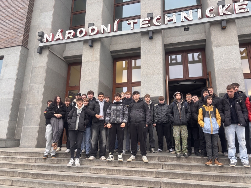 Technika, historie a vánoční Praha: exkurze tříd 2.TA a 3.AA