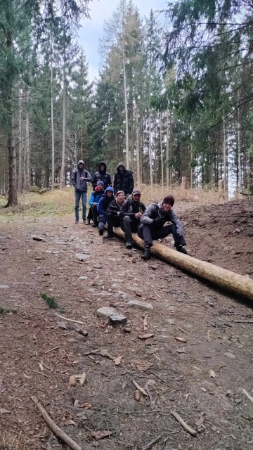 Aktuality - Společný výlet autolakýrníků a&nbsp;karosářů na rozhlednu Bukovku: zábava, adrenalin i&nbsp;stmelení kolektivu