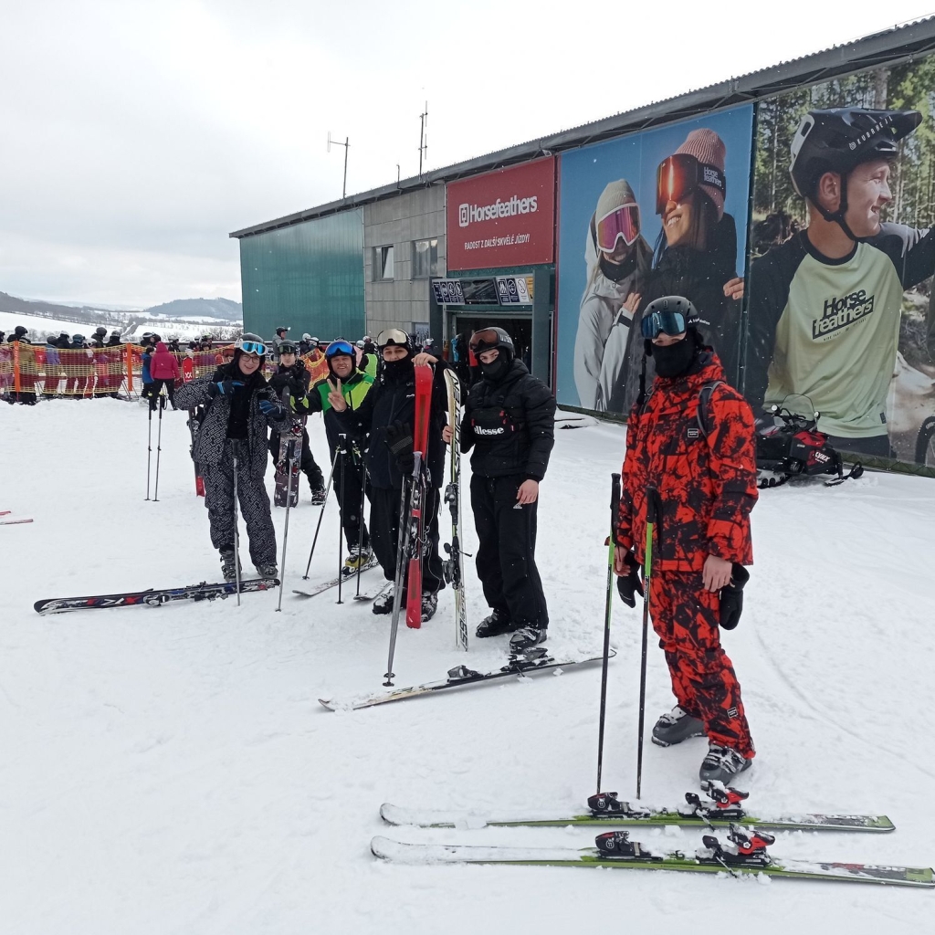 Kurz sjezdové lyžování a snowboardingu